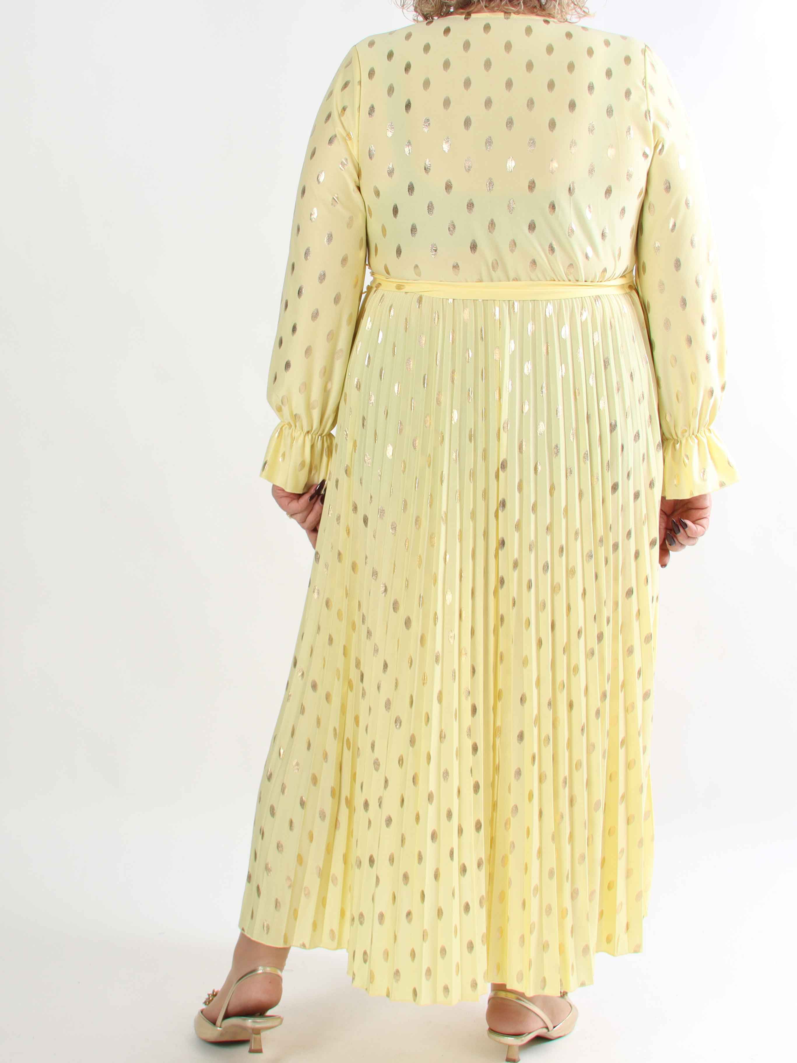 Silvija Dot - Lang plus size kjole med guld dutter og plisseret skørt